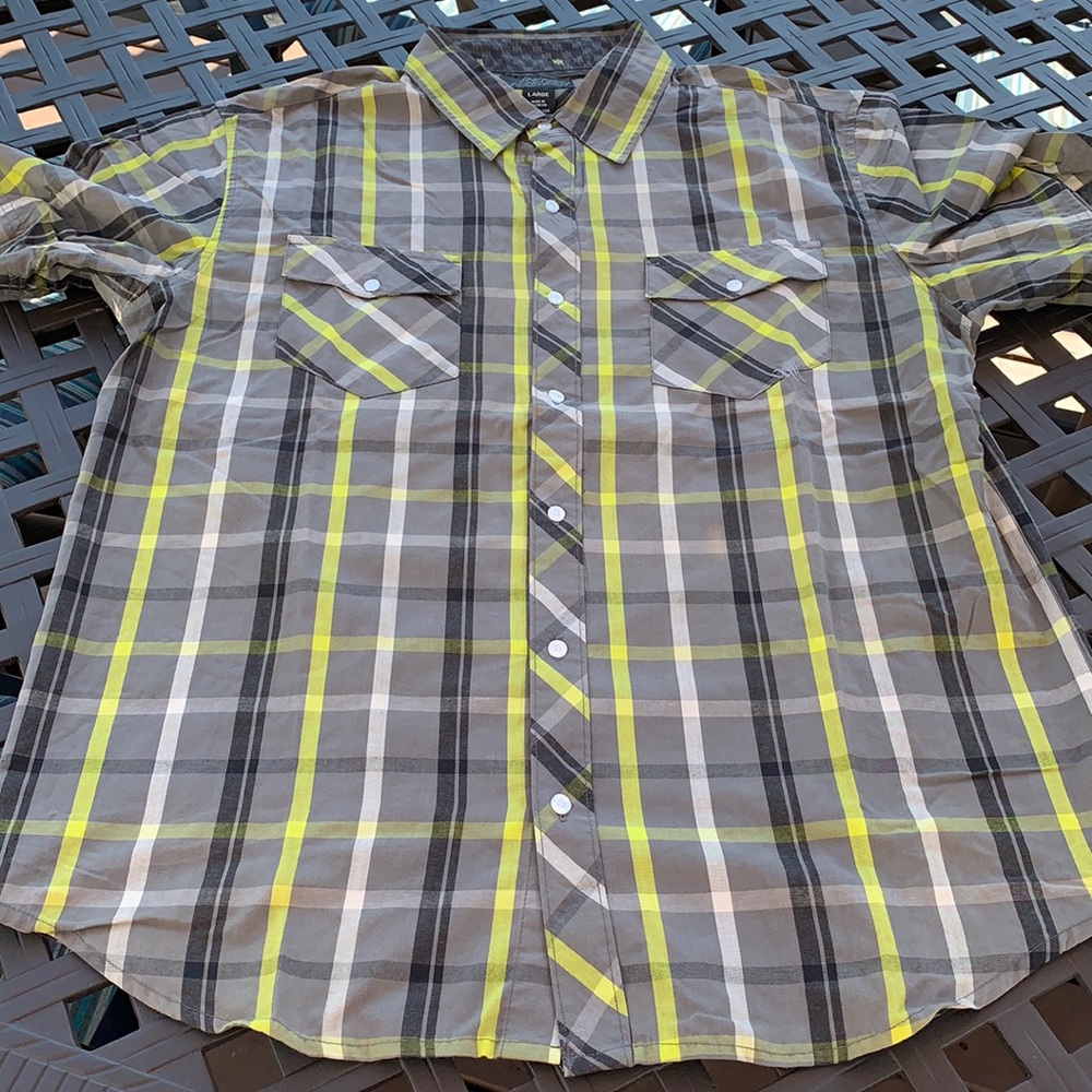Men’s Plaid Button Down